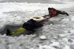 Оказание помощи пострадавшему, провалившемуся под лед