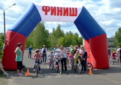 В Радужном прошла велоэстафета, посвящённая Дню защиты детей