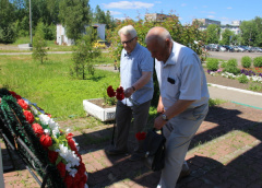 И превратились в белых журавлей…